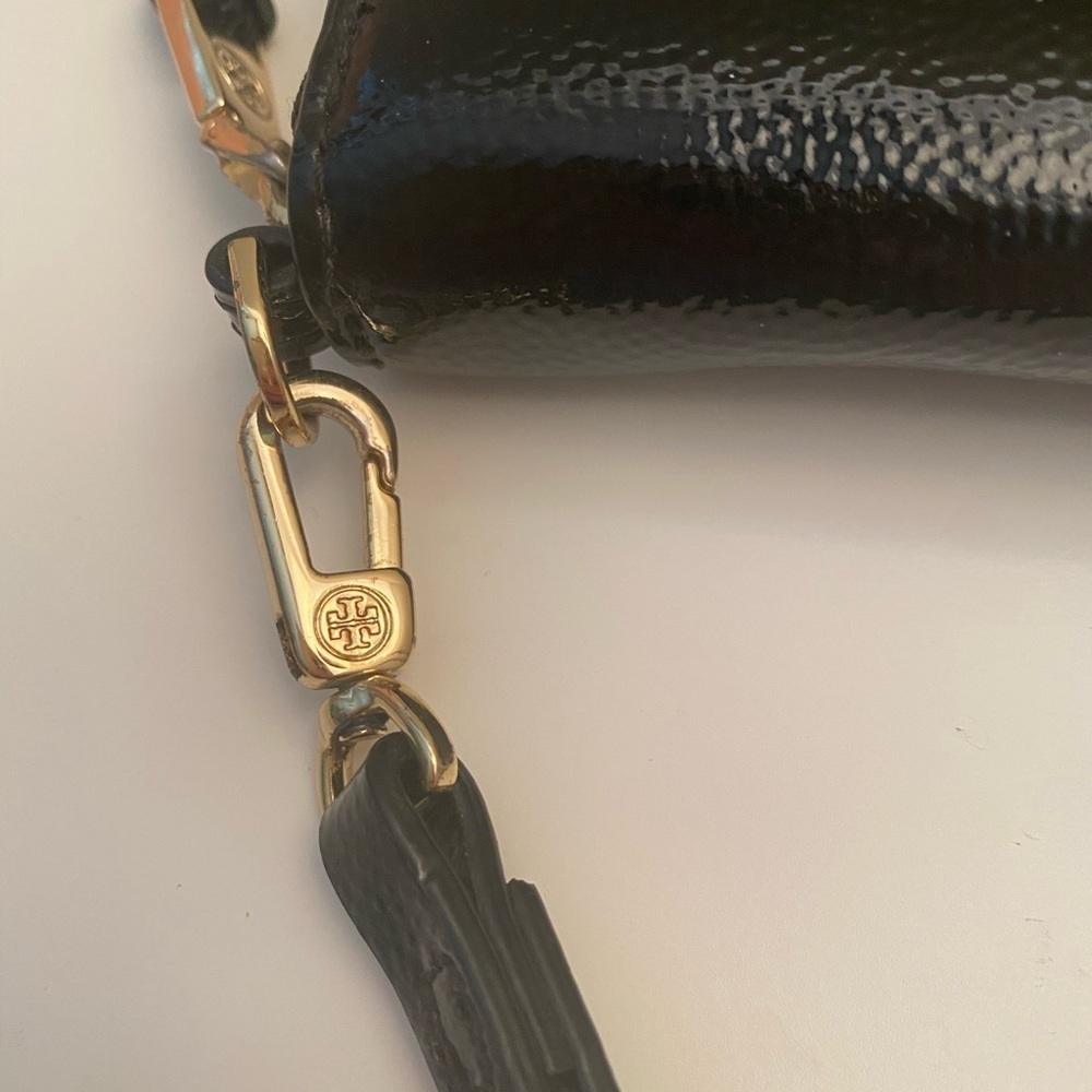 Tory Burch Thea patent leather wristlet - Picture 14 of 15